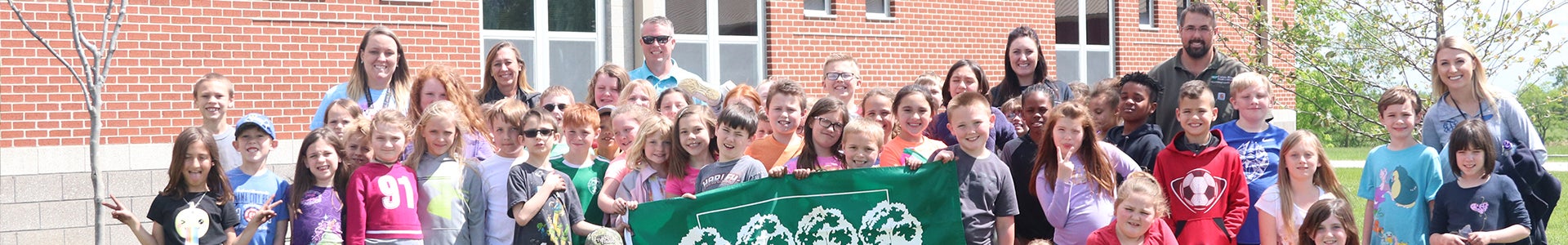 Cuivre River's Right of Way program plant trees with students.